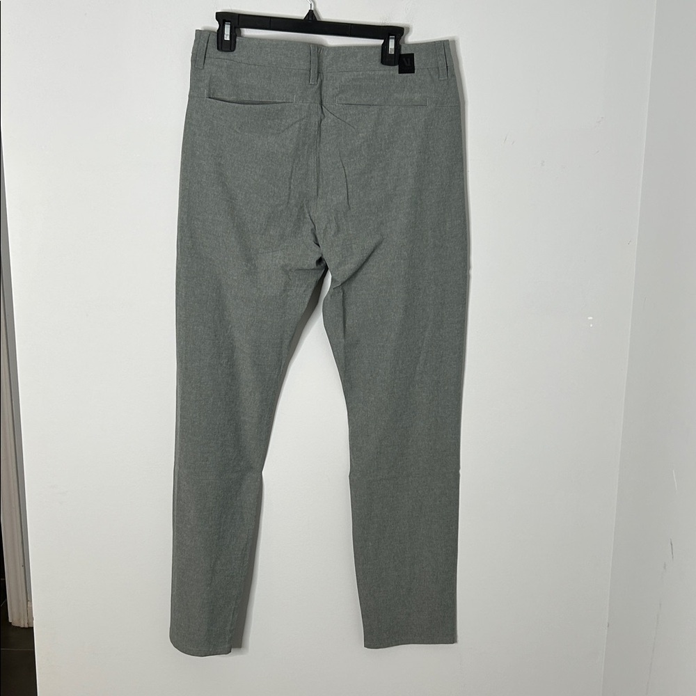 Vuori Men’s Aim Pant in Concrete Gray NWT - Picture 6 of 10